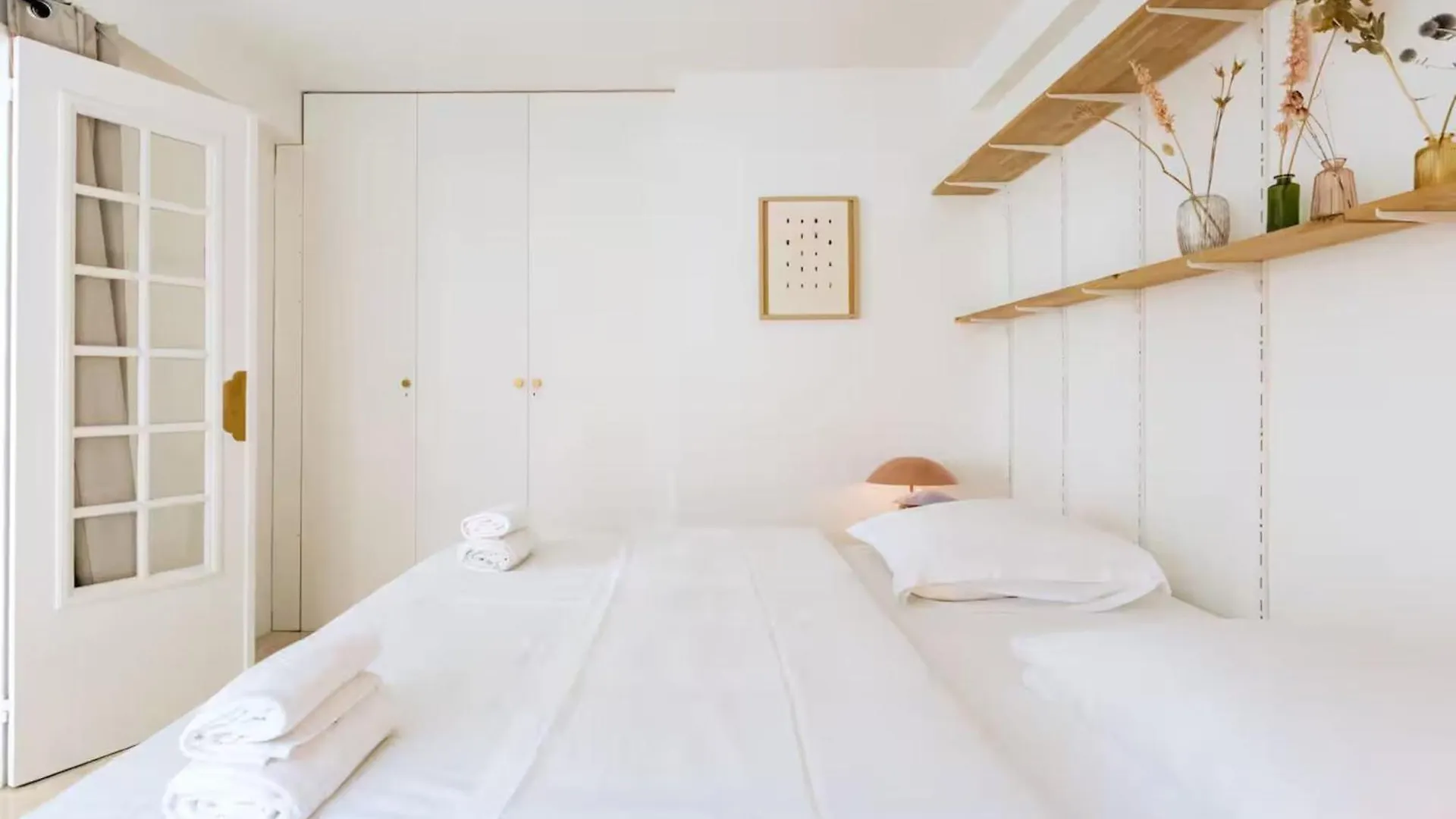 Flexliving - Beautiful 3-Room Apartment With Living Room - 18Th Paris 0*,  França